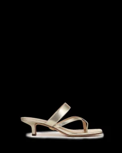 Alanis Sandal in><noscript><img width=