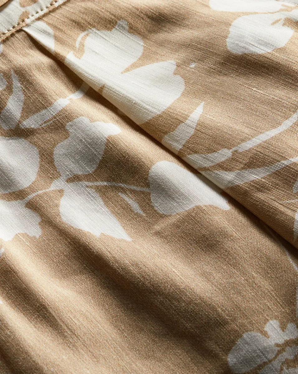 Hobbes Stretch-Linen Short in Stone Khaki/Off-White>Veronica Beard